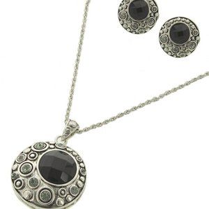 SILVER TONE PENDANT NECKLACE & CLIP ON EARRINGS